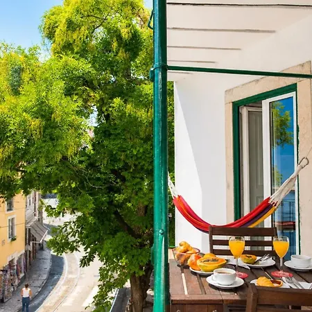 Sunny Balcony In Historic | Homeful Homes Daire Lisboa