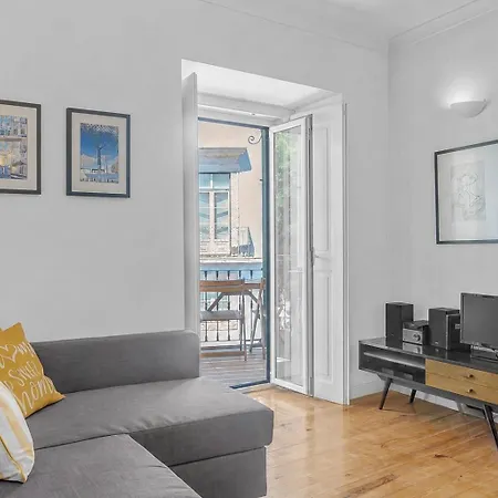 Sunny Balcony In Historic | Homeful Homes Lisboa
