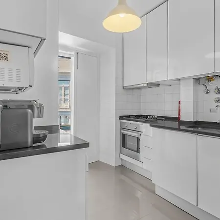 Daire Sunny Balcony In Historic | Homeful Homes *