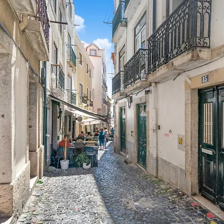 Daire Sunny Balcony In Historic | Homeful Homes