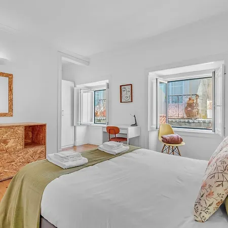 Sunny Balcony In Historic | Homeful Homes Apartman *