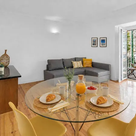 Daire Sunny Balcony In Historic | Homeful Homes Lisboa