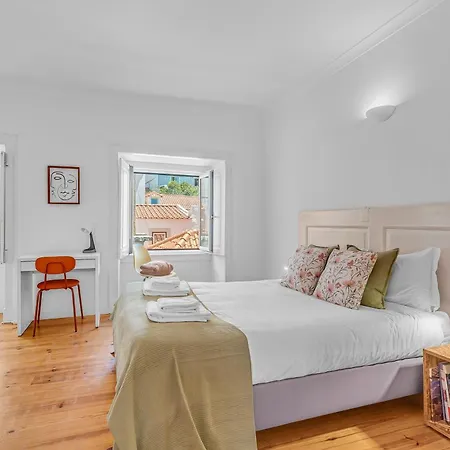 Sunny Balcony In Historic | Homeful Homes Daire Lisboa