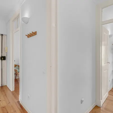 Sunny Balcony In Historic | Homeful Homes Daire