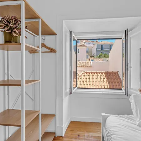 Sunny Balcony In Historic | Homeful Homes * Lisboa
