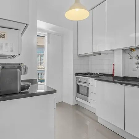 Sunny Balcony In Historic | Homeful Homes Apartman