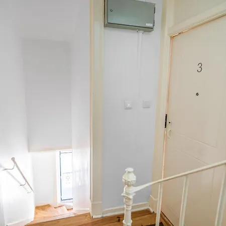 Sunny Balcony In Historic | Homeful Homes Apartman