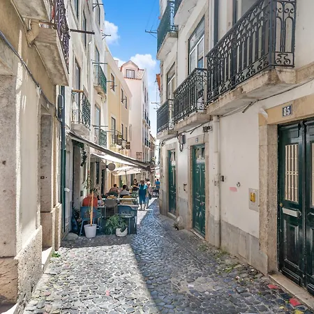 Daire Sunny Balcony In Historic | Homeful Homes Lisboa